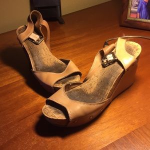 Lucky Brand nude wedges